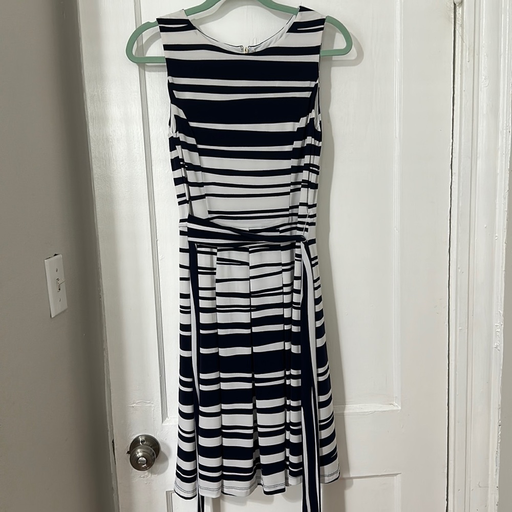 Tommy Hilfiger sz 6 white and dark navy striped dress - great condition!